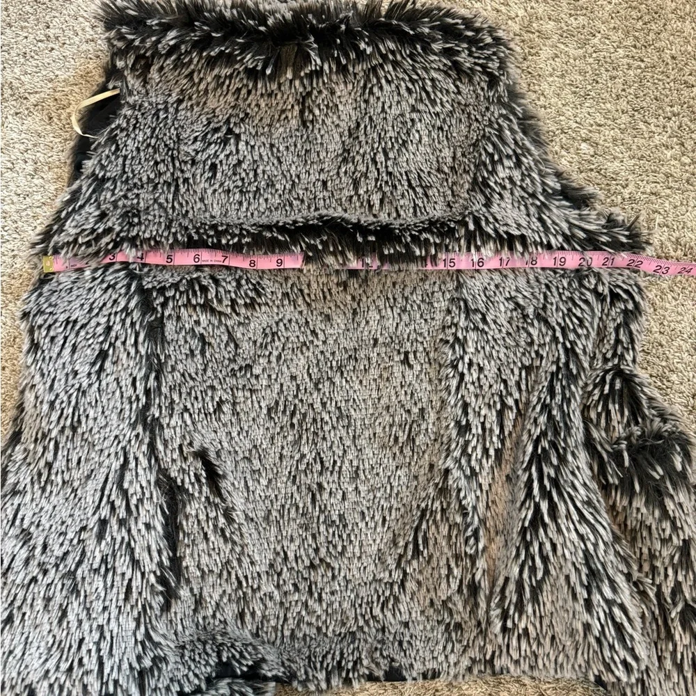 Democracy Faux Fur Vest - Picture 8 of 9